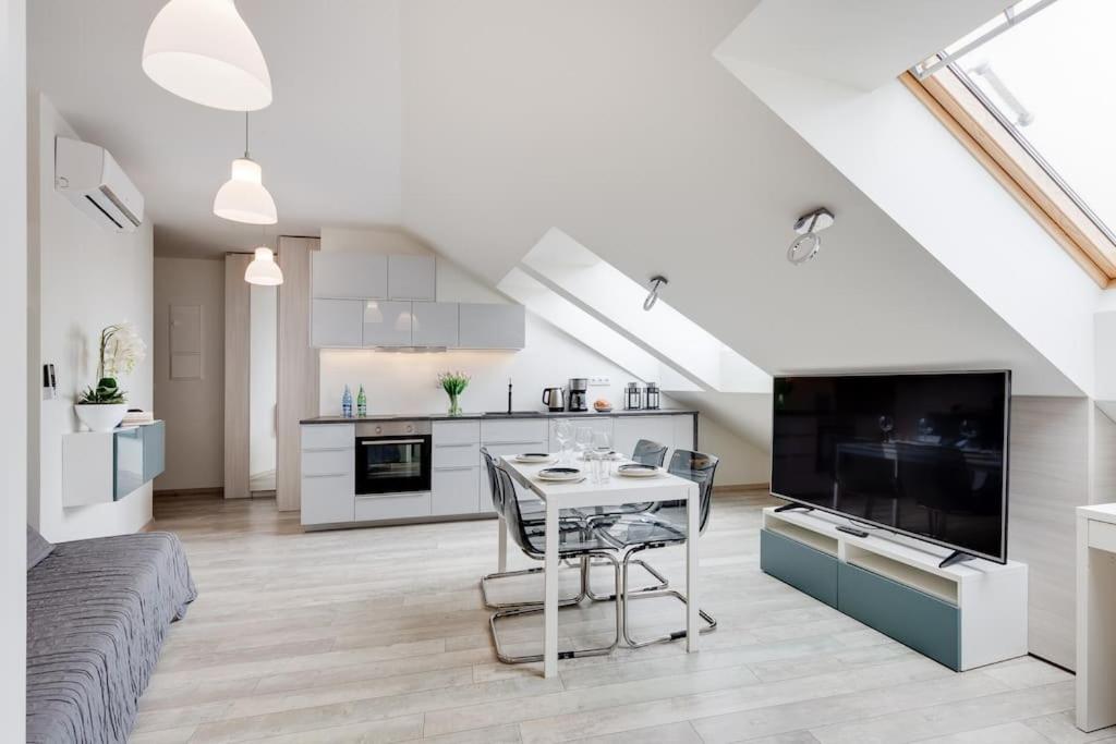 Modern & New Place Next To Wawel Castle & Vistula Cracóvia Exterior foto